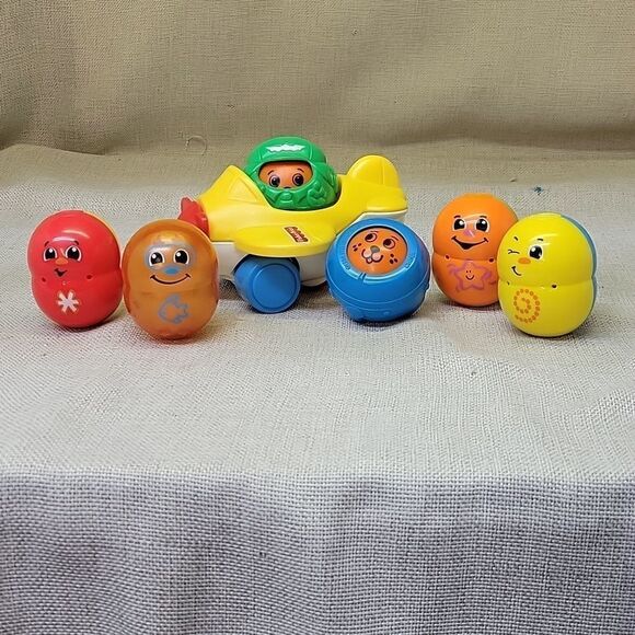 Vintage 1995 FisherPrice Roll Around Airplane Yellow Plane Weeble Wobble +figure - Picture 1 of 8